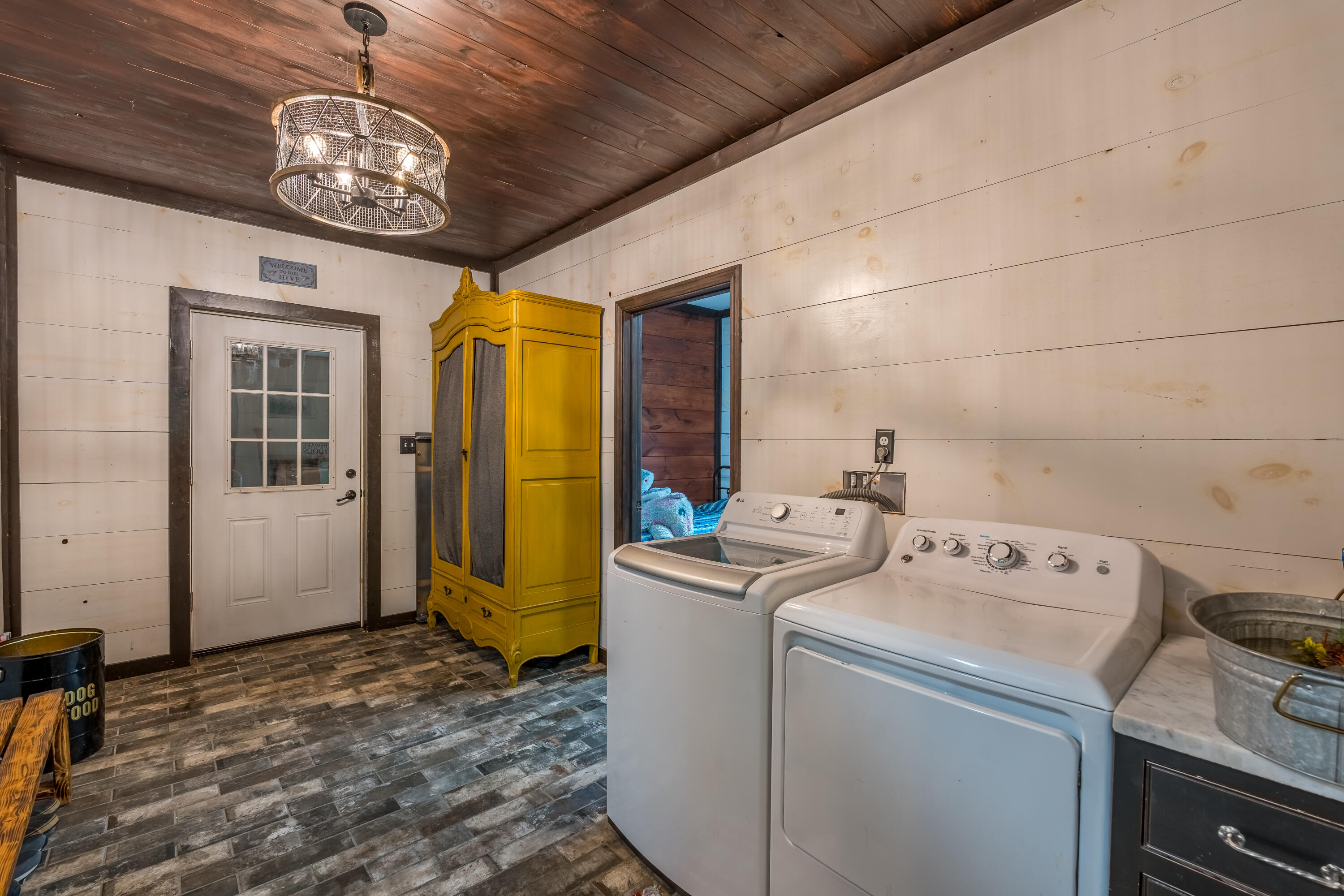 42 East Oxford Road, Paris, ME, 04281