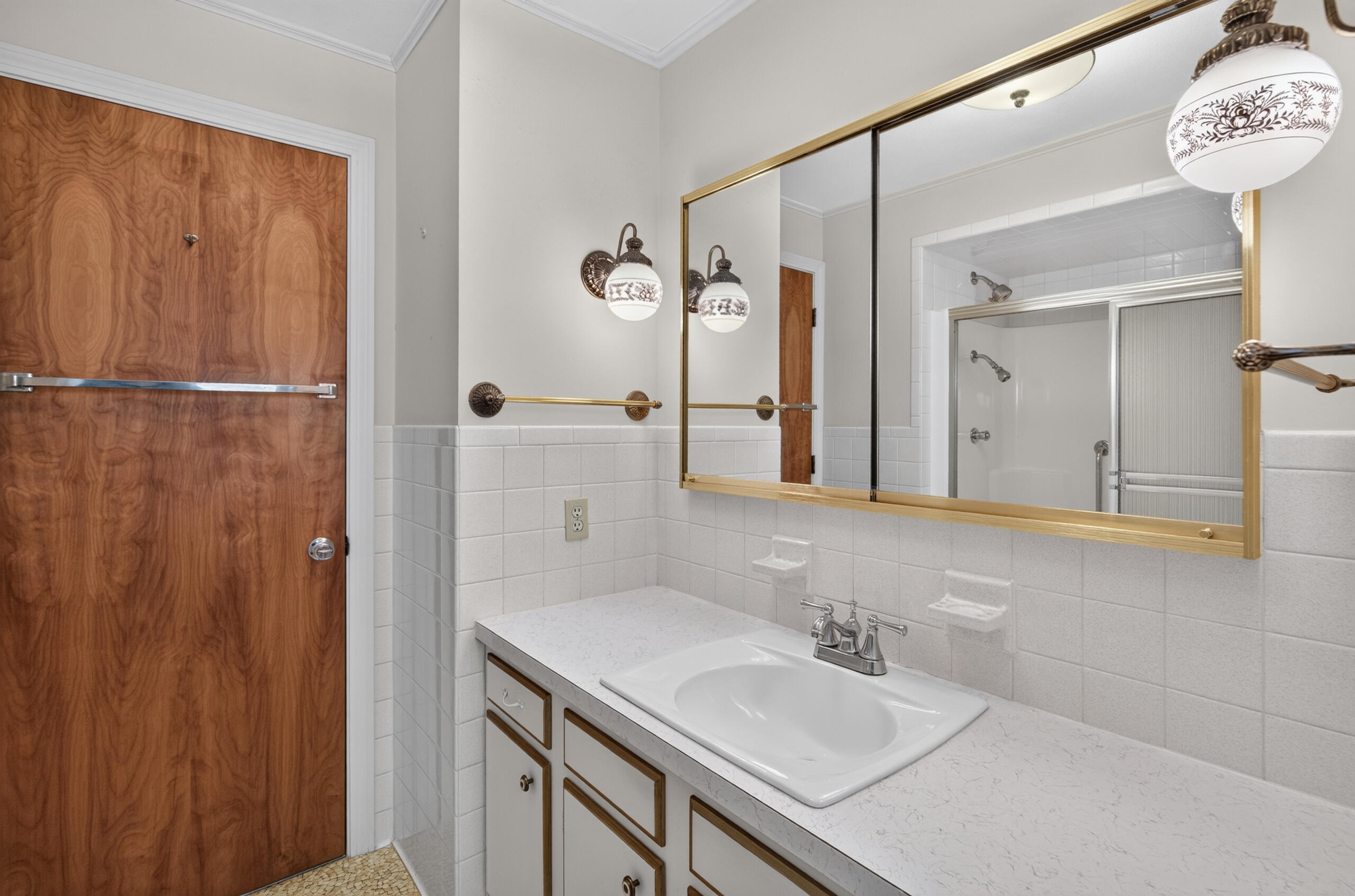 12 Mountain View Drive, Hampden, ME 04444 Full bath up