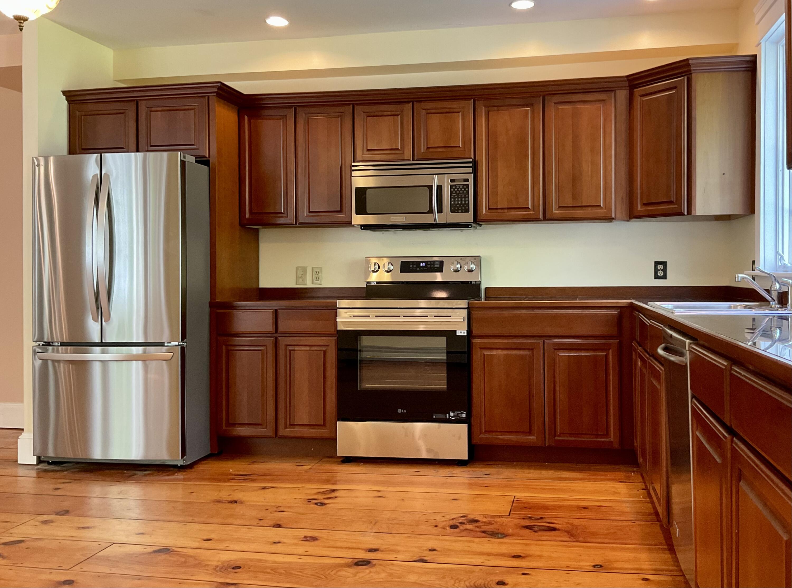 LARGE DINING AREA