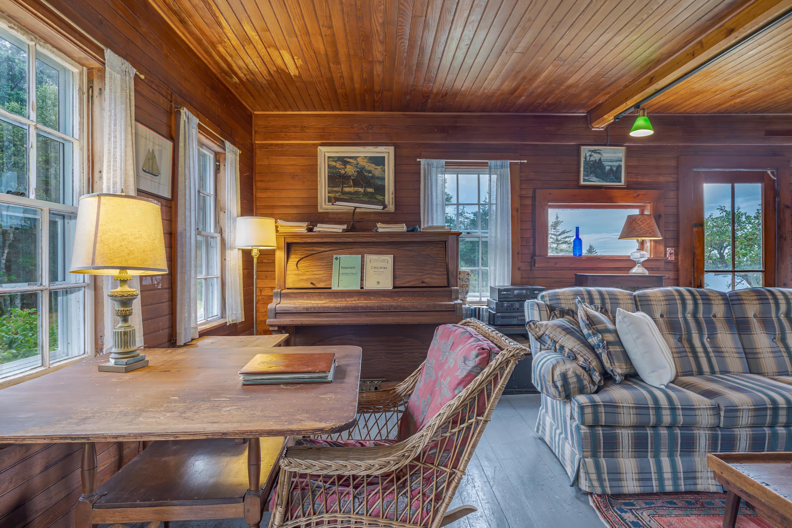 163 Back Road, Brooklin, ME 04616 Family room first floor