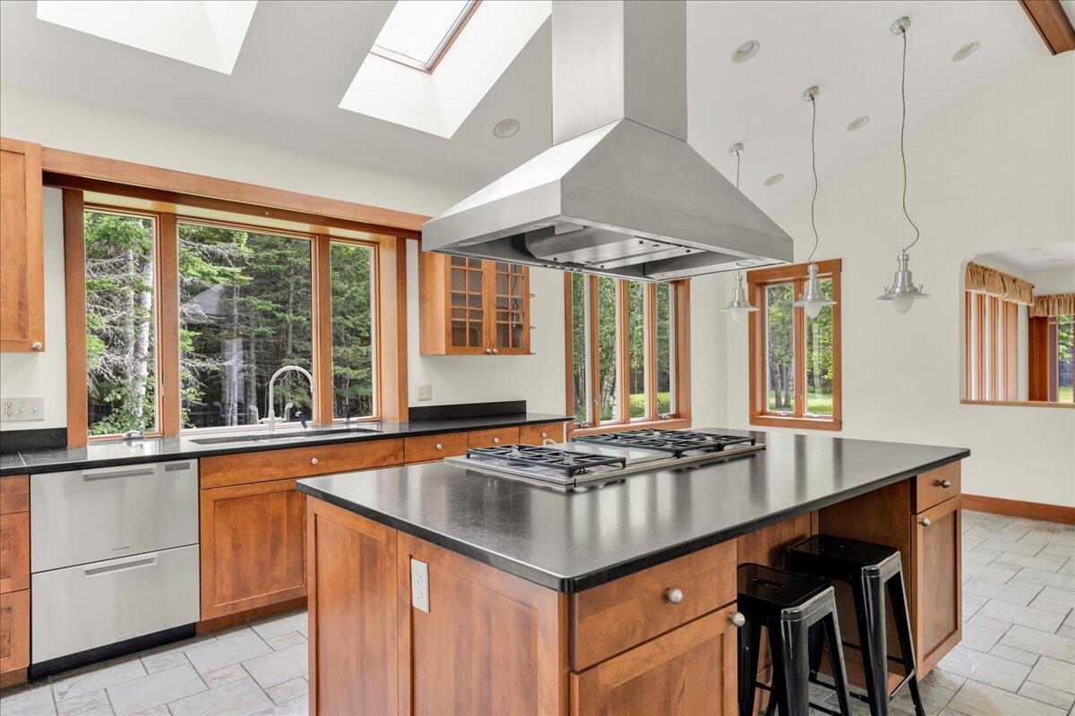70 Ledgewood Lane, Blue Hill, ME, 04614