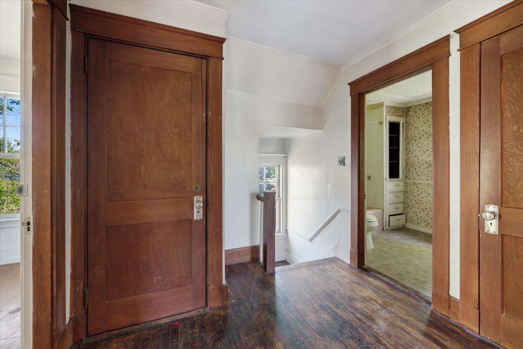 20-Upstairs Hall