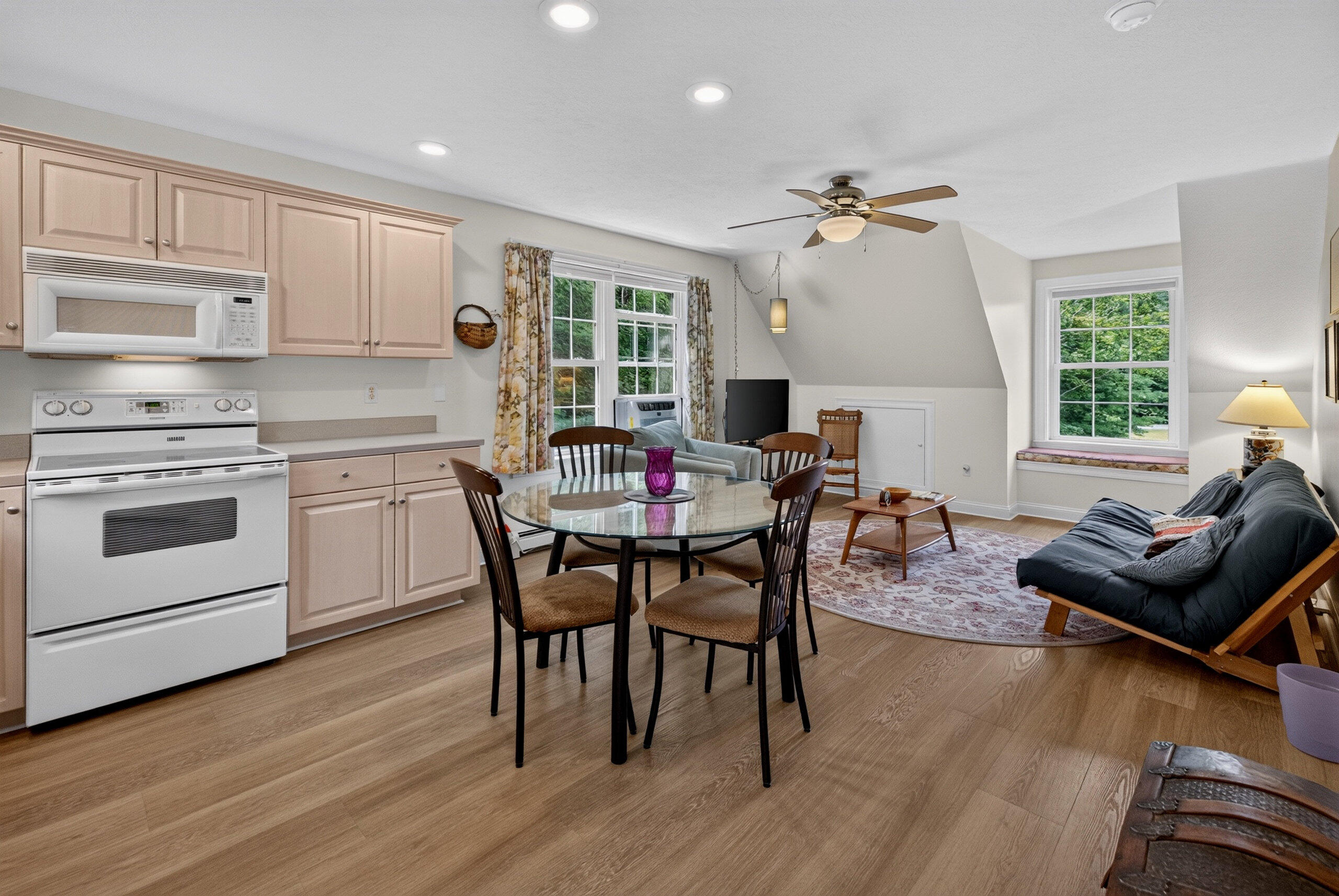 1 BD, 1 BA In-law above garage.