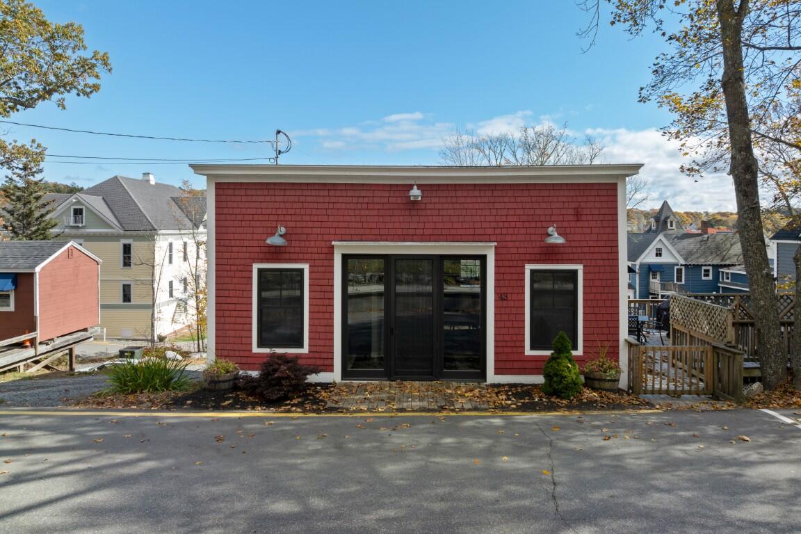 43 Oak Street, Boothbay Harbor, ME, 04538