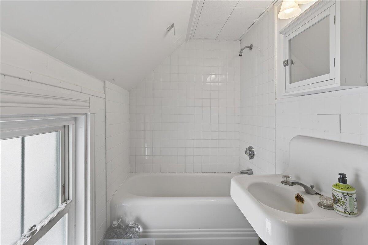 2ND Floor Bath