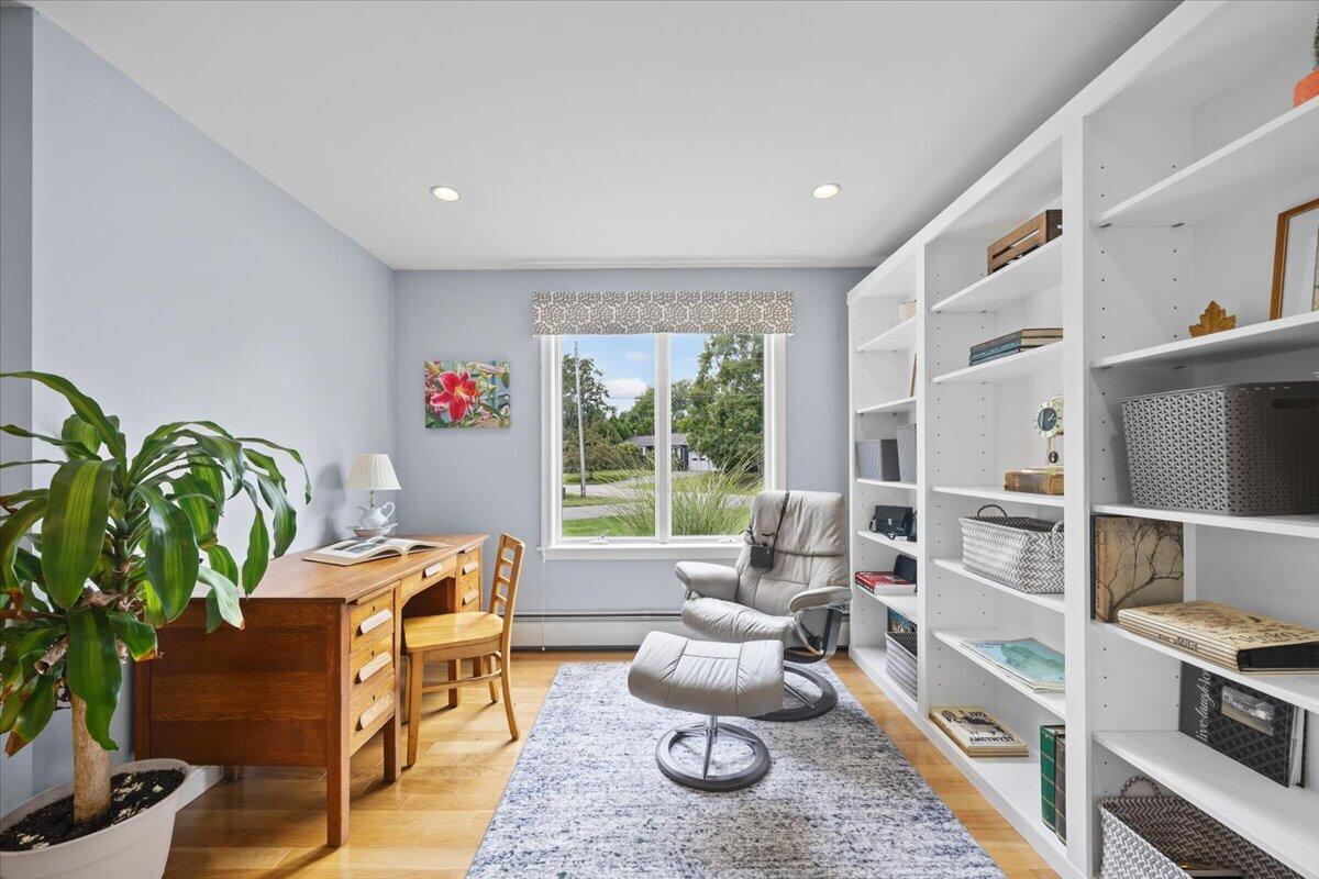 40 Old Neck Road, Scarborough, ME 04074 Den/Office