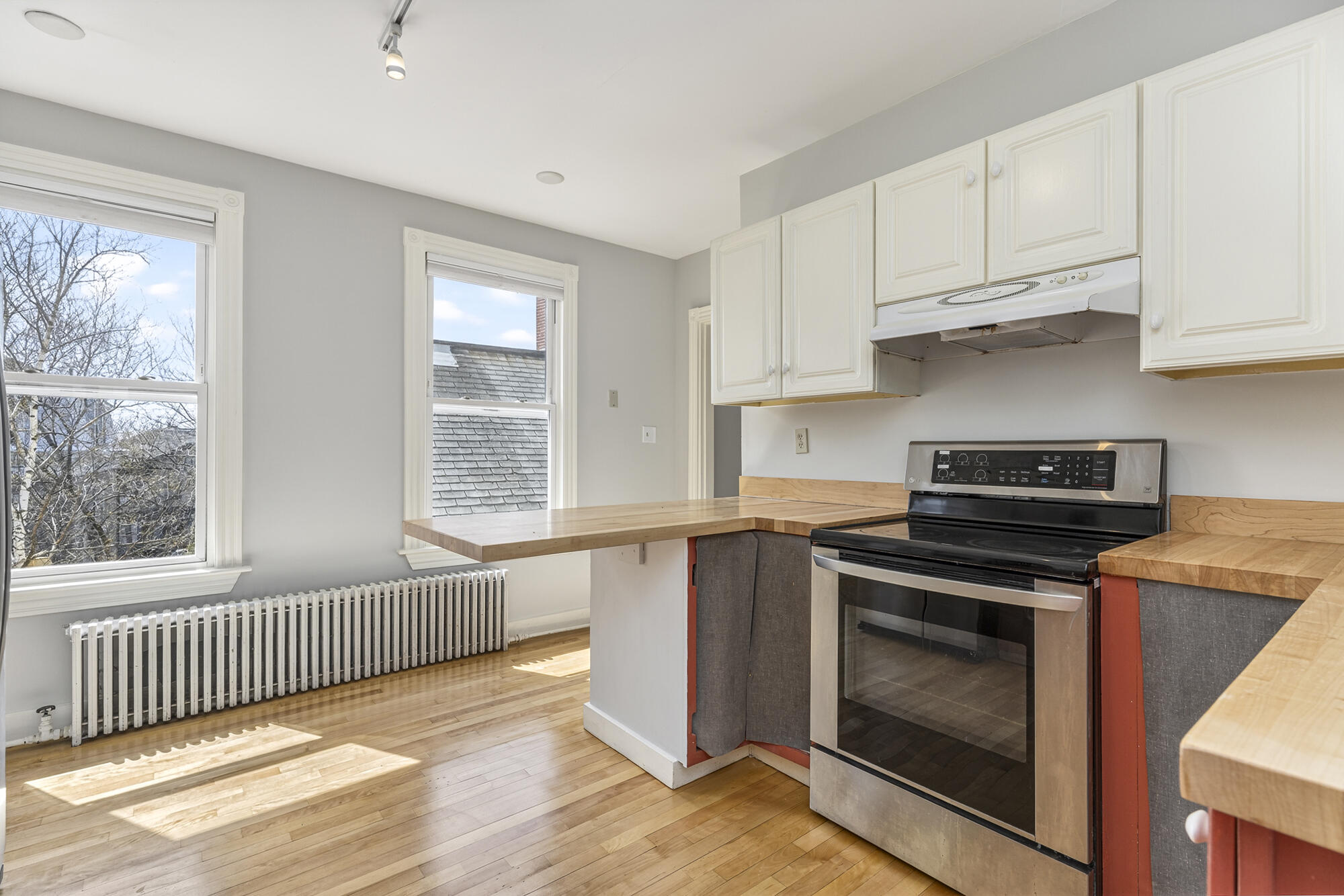 22 Cumberland Avenue UNIT 3, Portland, ME, 04101