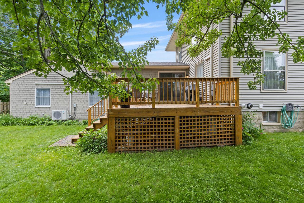 14 Holly Street, Portland, ME 04103 Large sundeck off main house kitchen dining area