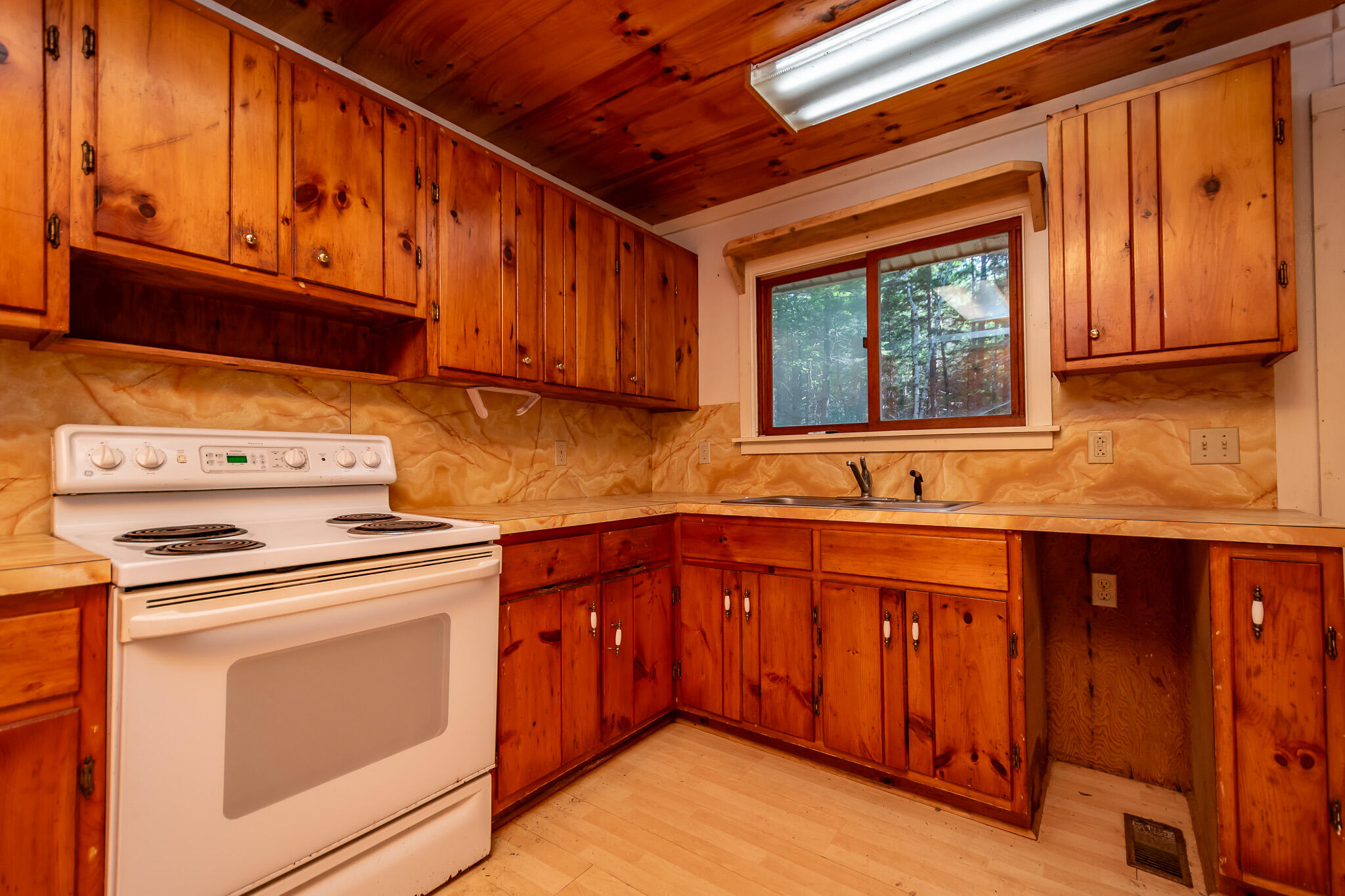 14 Pinkie Lane, Southport, ME, 04576