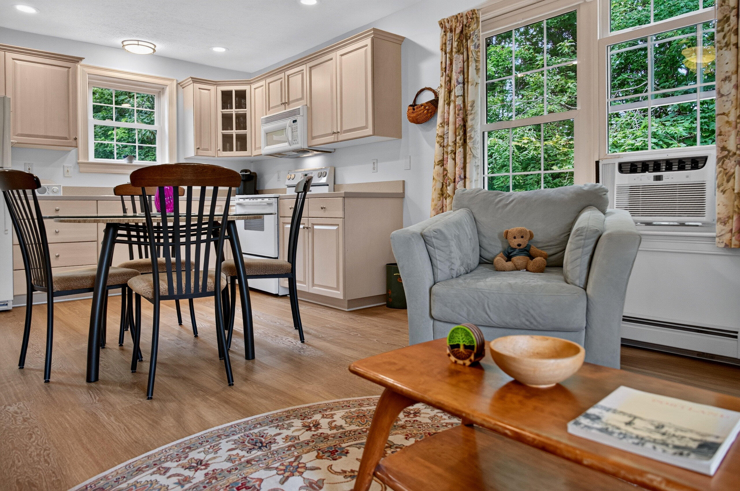1 BD, 1 BA In-law above garage.