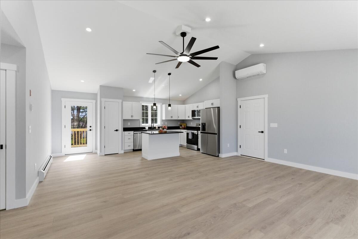 10 Meadow Lane E, Oxford, ME, 04270