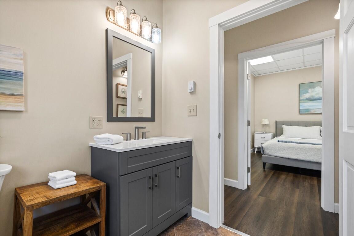 43 Oak Street, Boothbay Harbor, ME, 04538