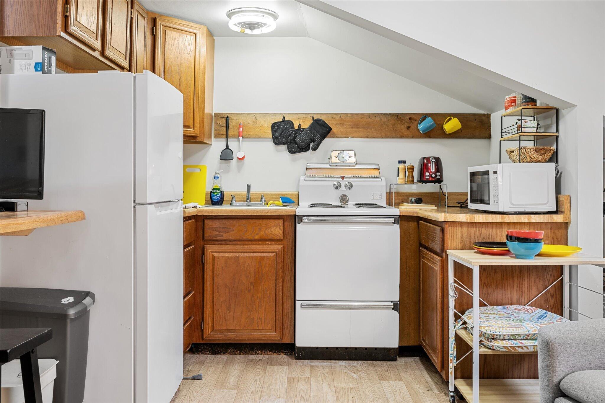 62 Bowden Point Road, Prospect, ME, 04981