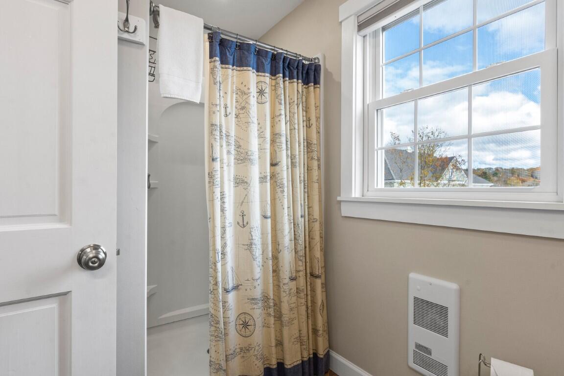 43 Oak Street, Boothbay Harbor, ME, 04538