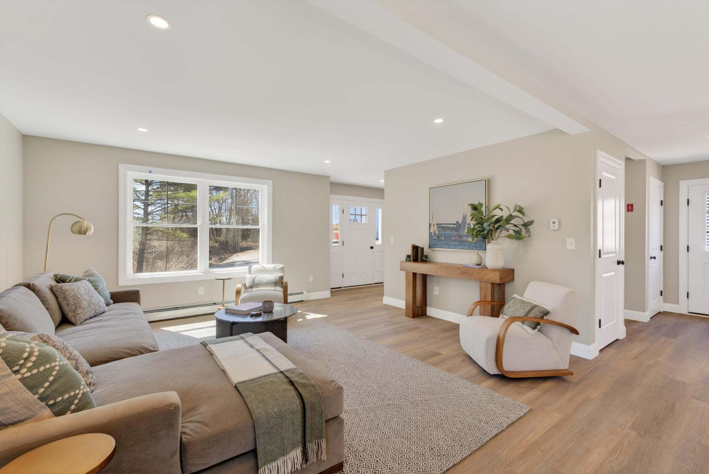 Excellent living room for entertaining or relaxing