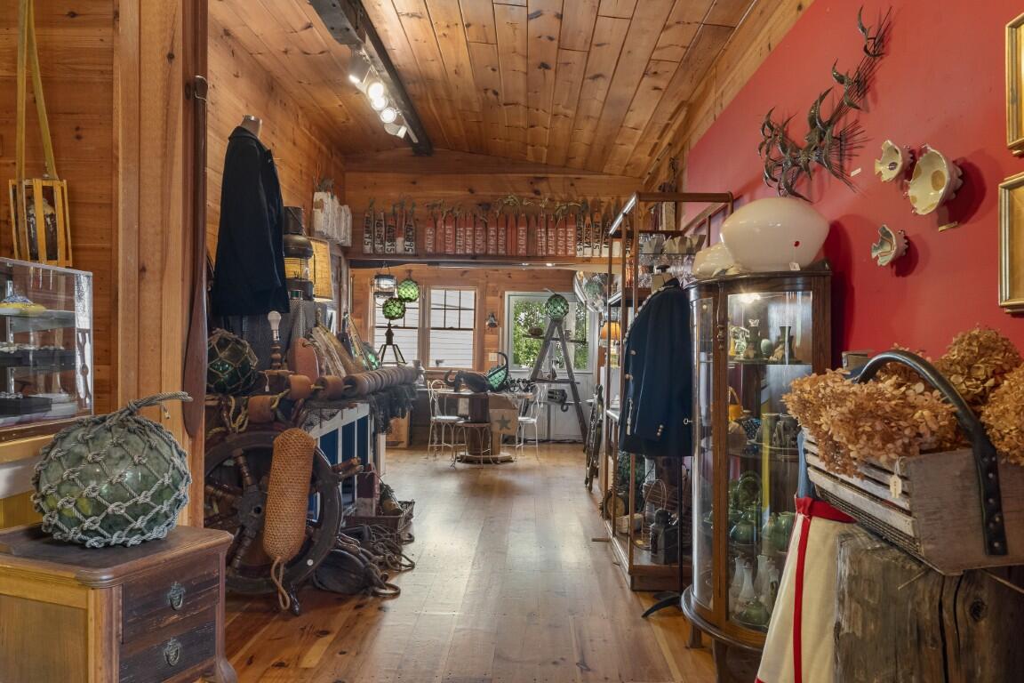 10 Mckown Street, Boothbay Harbor, ME, 04538