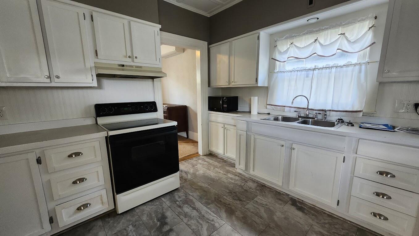 17 Bates Street, Millinocket, ME, 04462