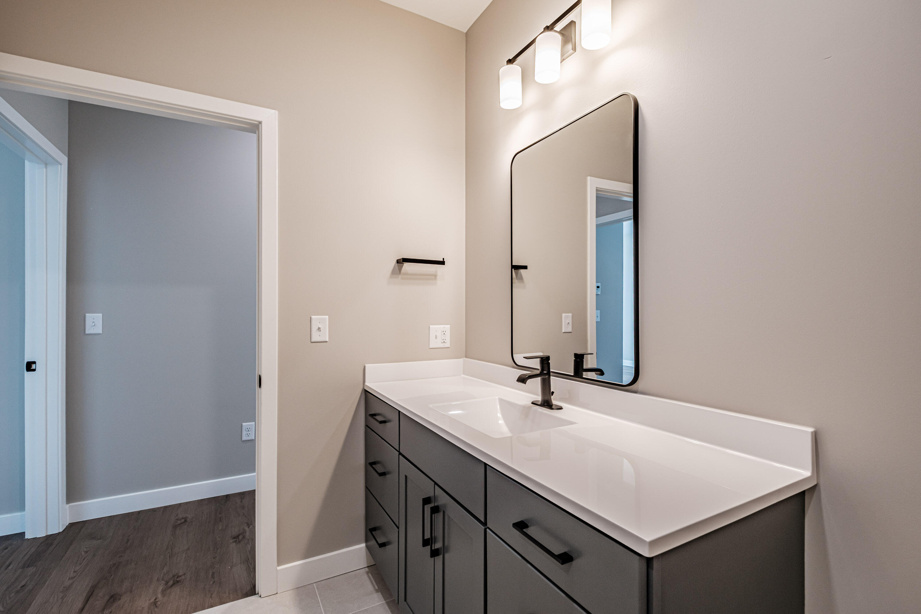 1 Cross Street, #446, Scarborough, ME 04074 Guest Bath