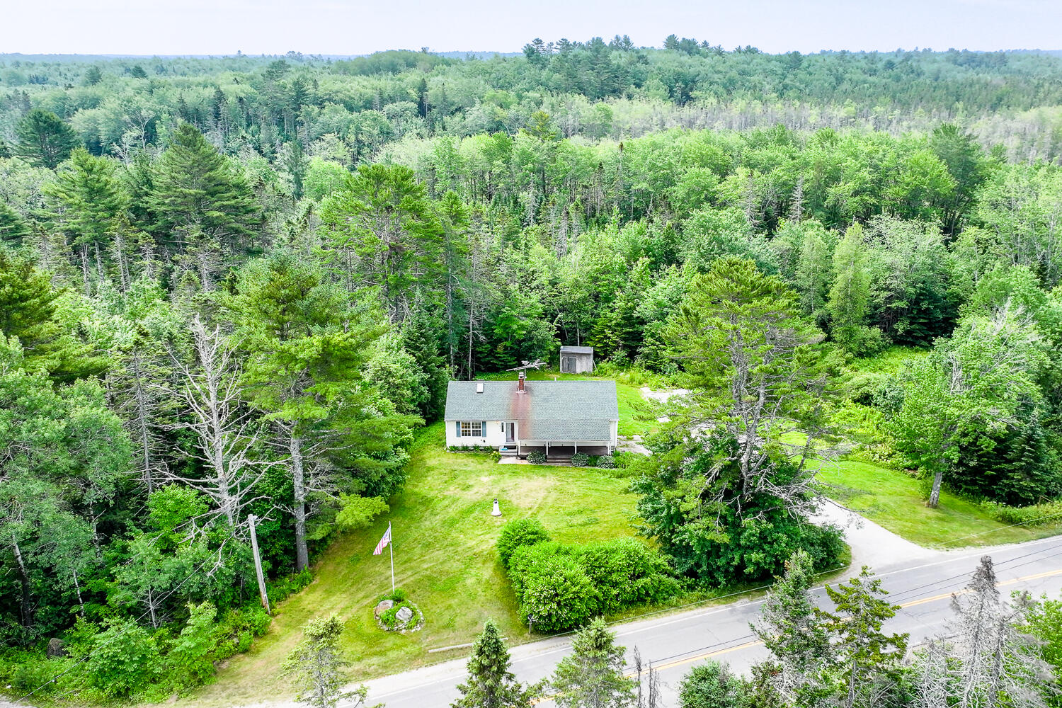 Lovely rural area- trees along the road provide greater privacy