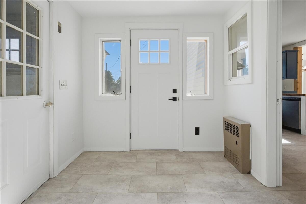 1827 Minot Avenue, Auburn, ME 04210 71-1-71