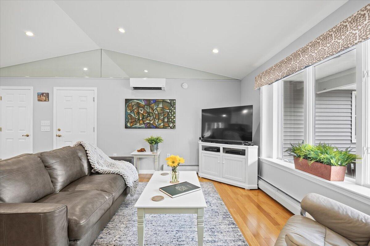 40 Old Neck Road, Scarborough, ME 04074 16-40 Old Neck-16