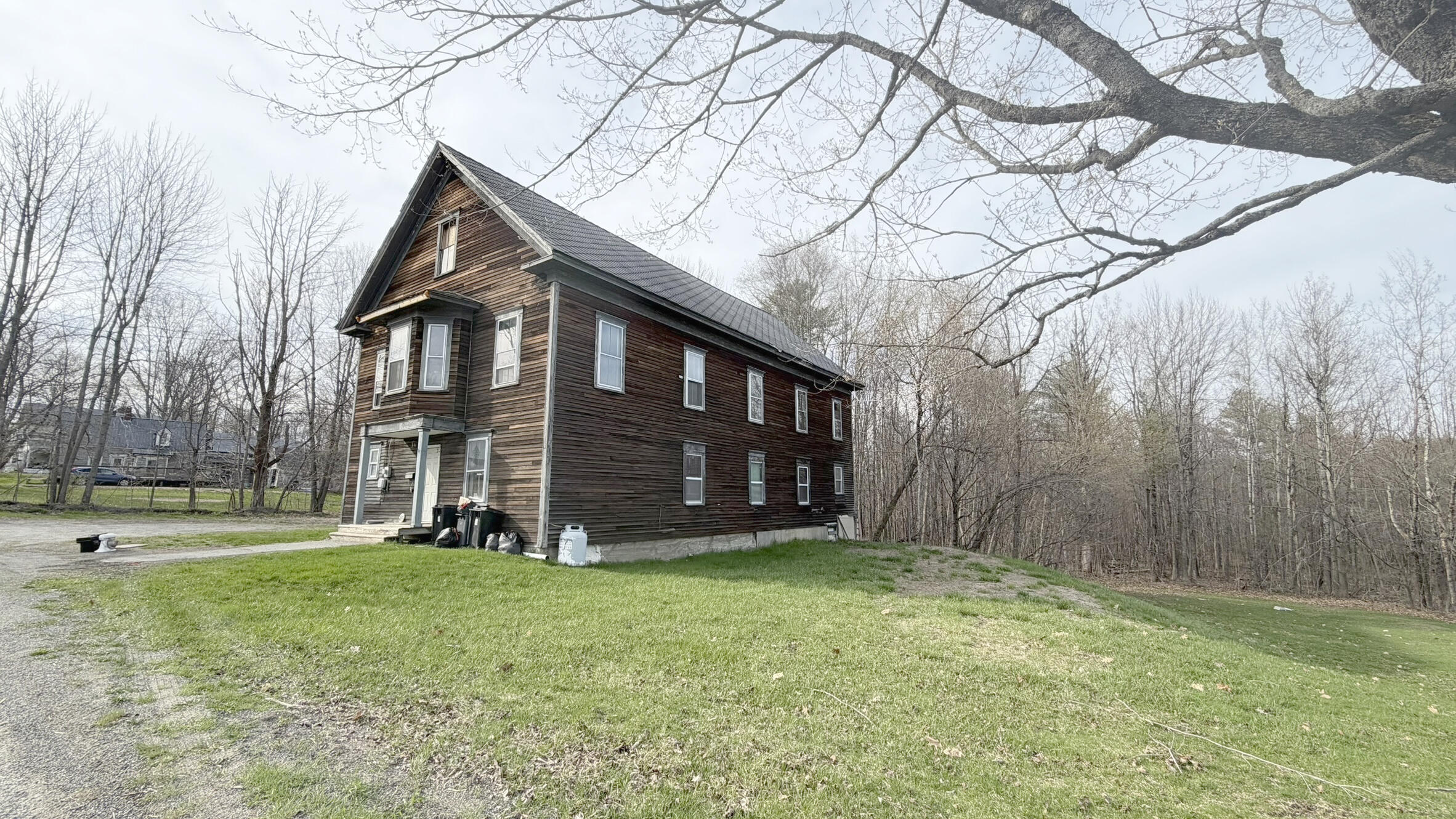 16 R.W. MacLeod Lane, Belfast, ME, 04915 16 R.W. MacLeod Lane, Belfast, ME, 04915