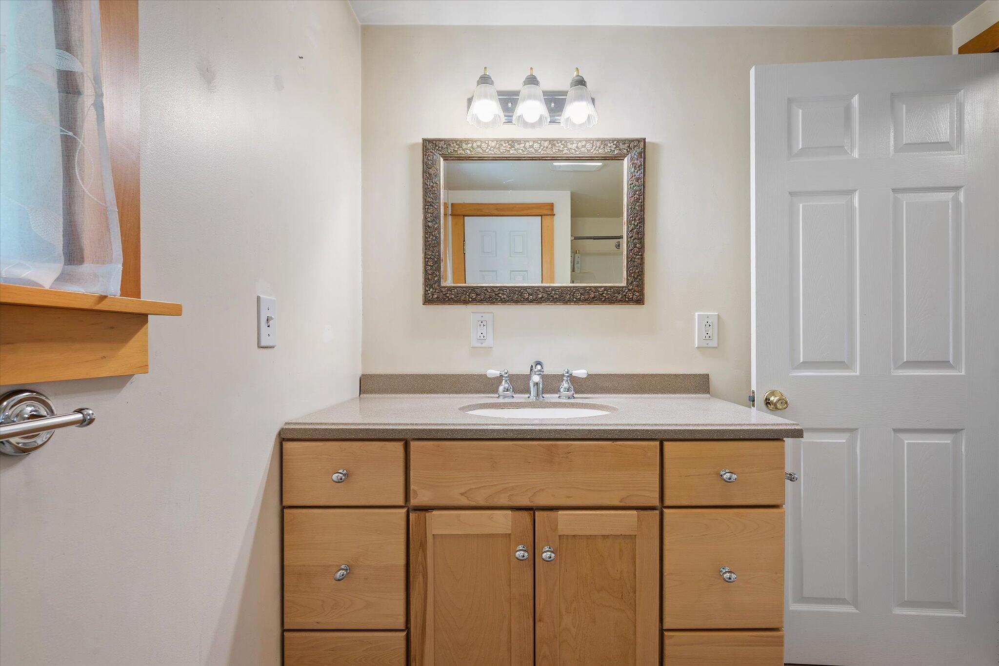 10 Maslow Square UNIT 10, Blue Hill, ME, 04614