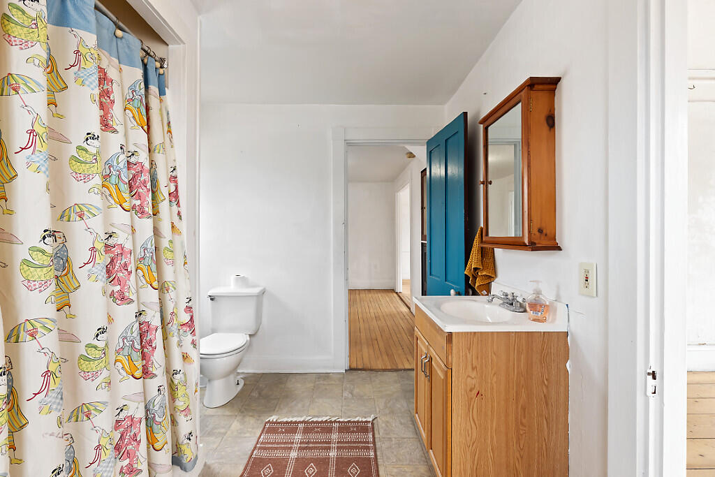 903 Western Avenue, Manchester, ME, 04351