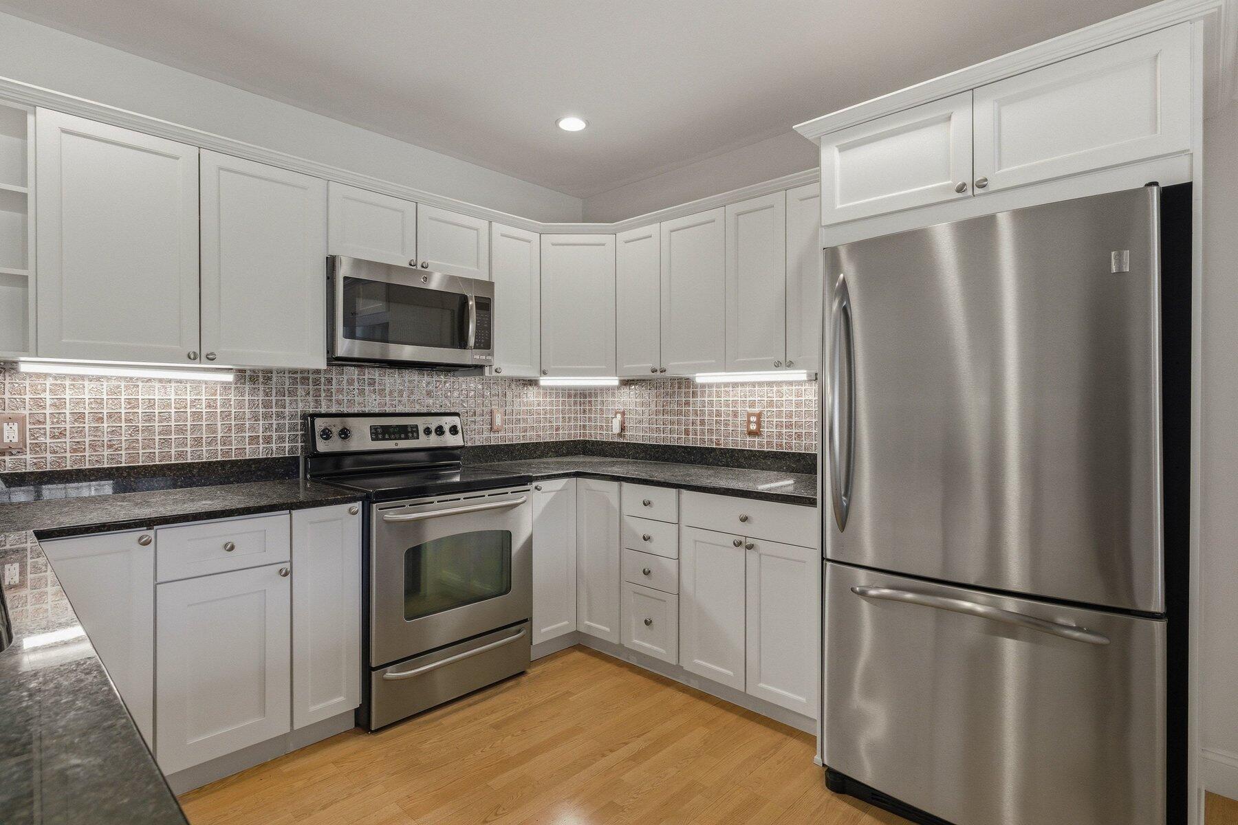 100 Shepards Cove Road UNIT F204, Kittery, ME, 03904