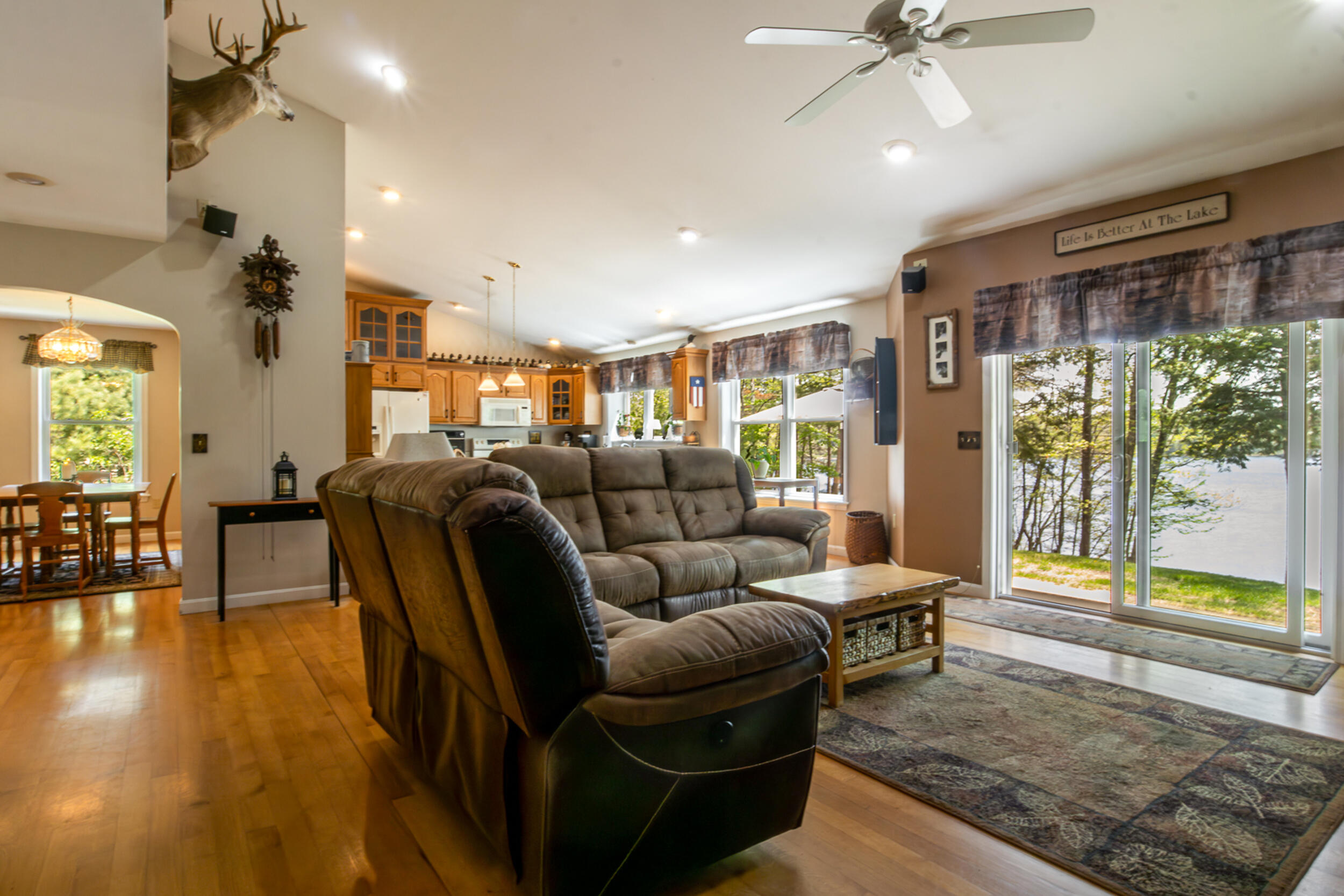 60 Diamond living into dining