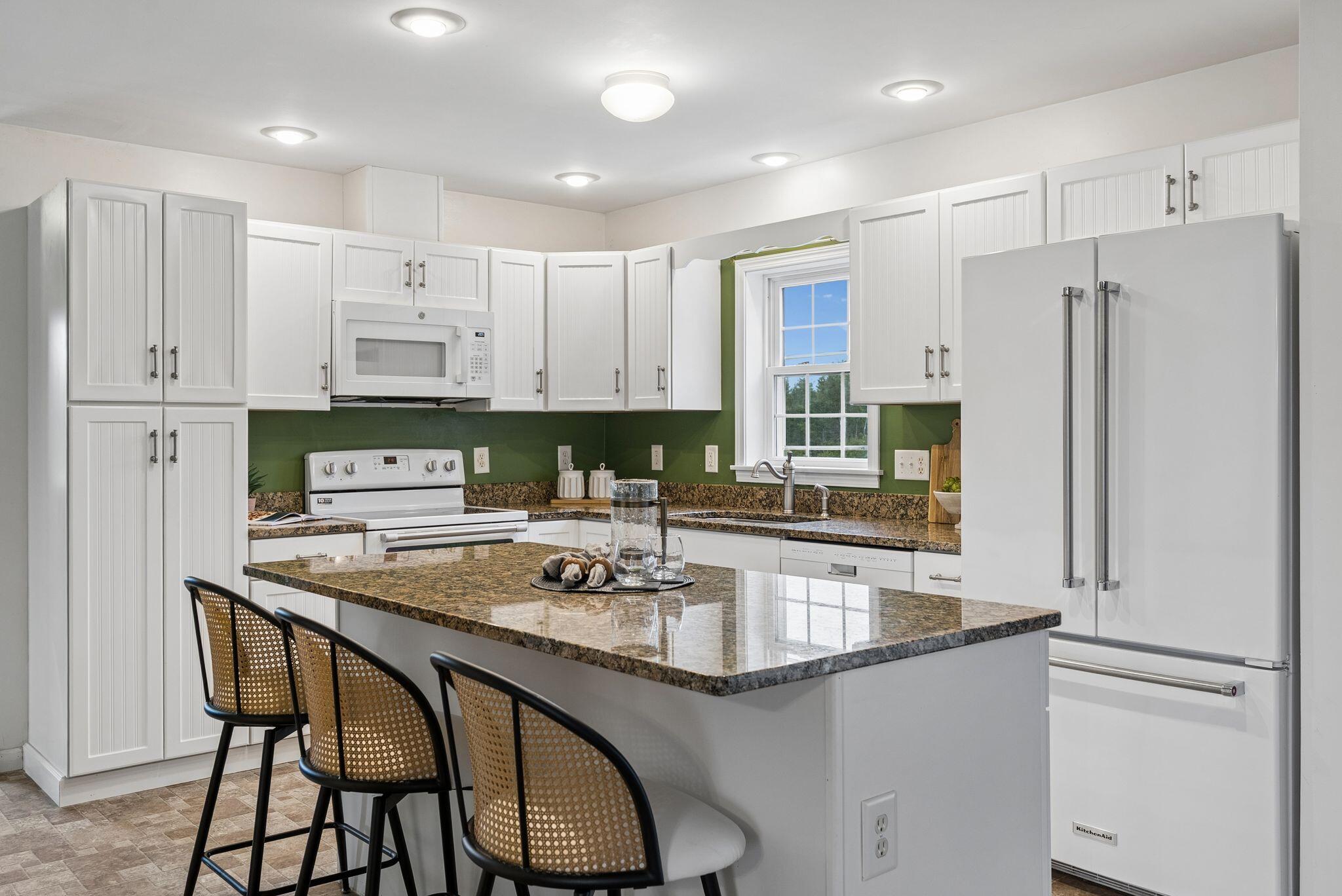 31 Murray Drive, Buxton, ME 04093 31 Murray Dr
