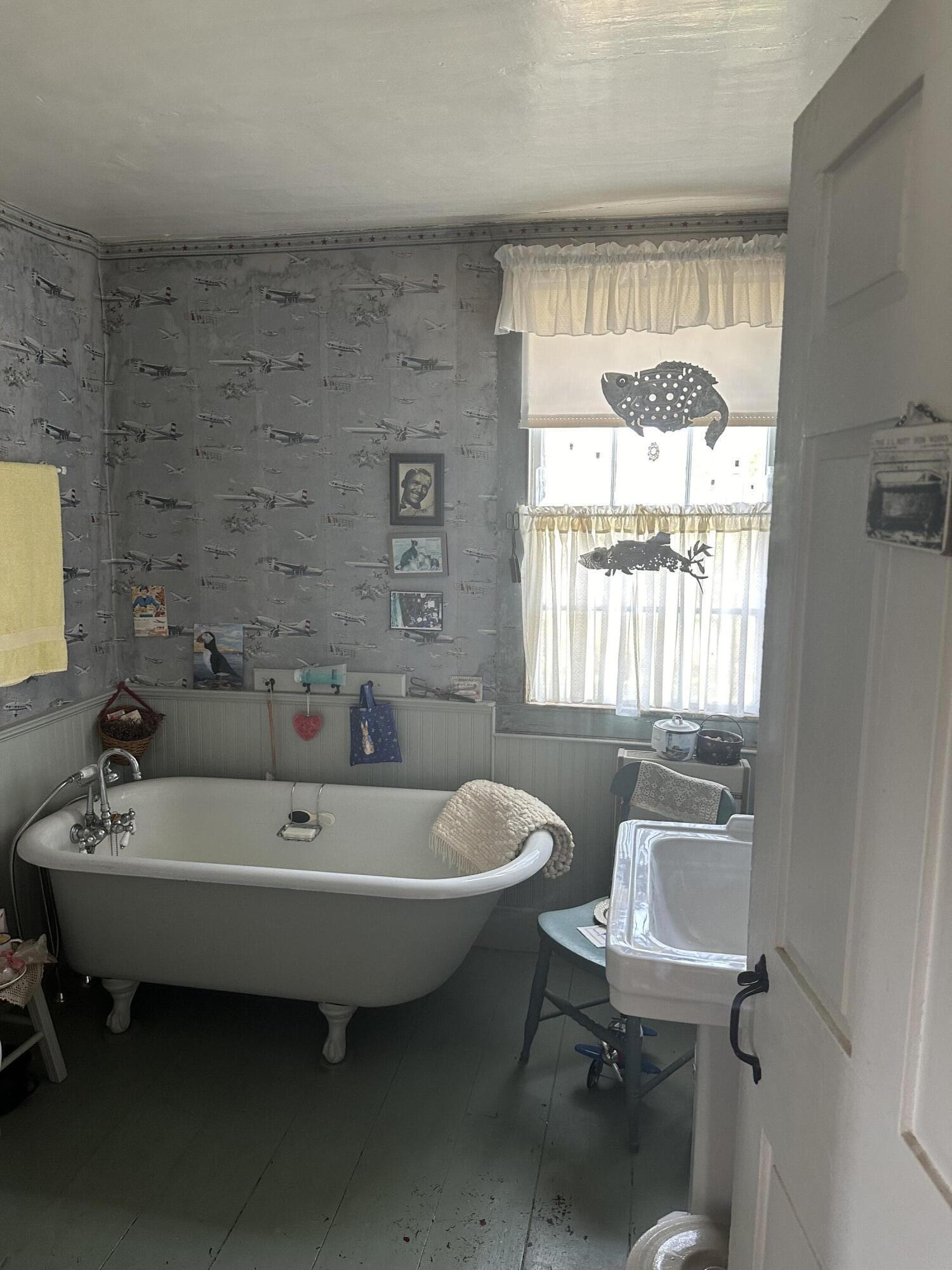 3 SOUTH Road, Matinicus Isle Plt, ME, 04851