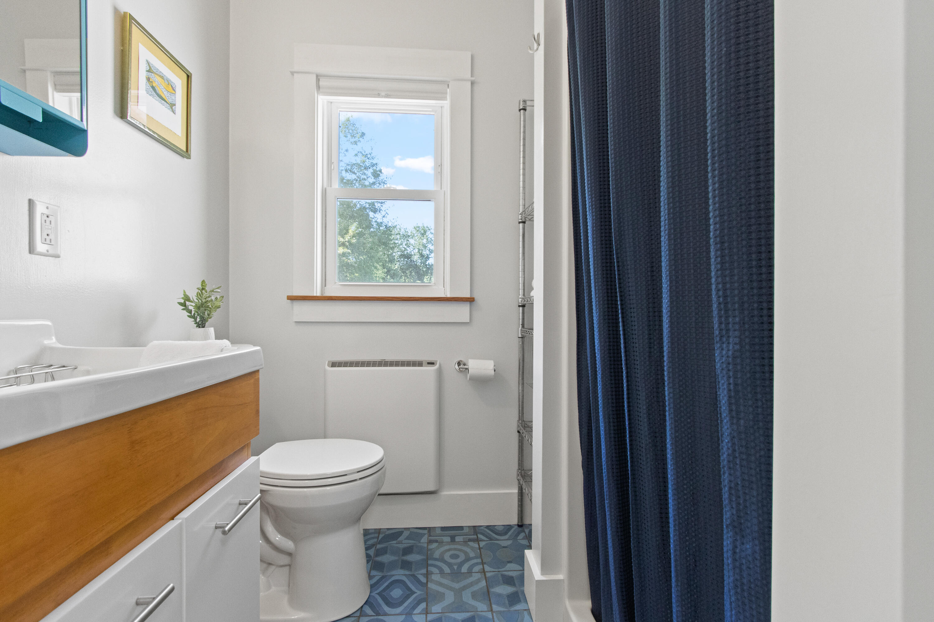 118 Rowe Avenue, Portland, ME 04102 Bathroom