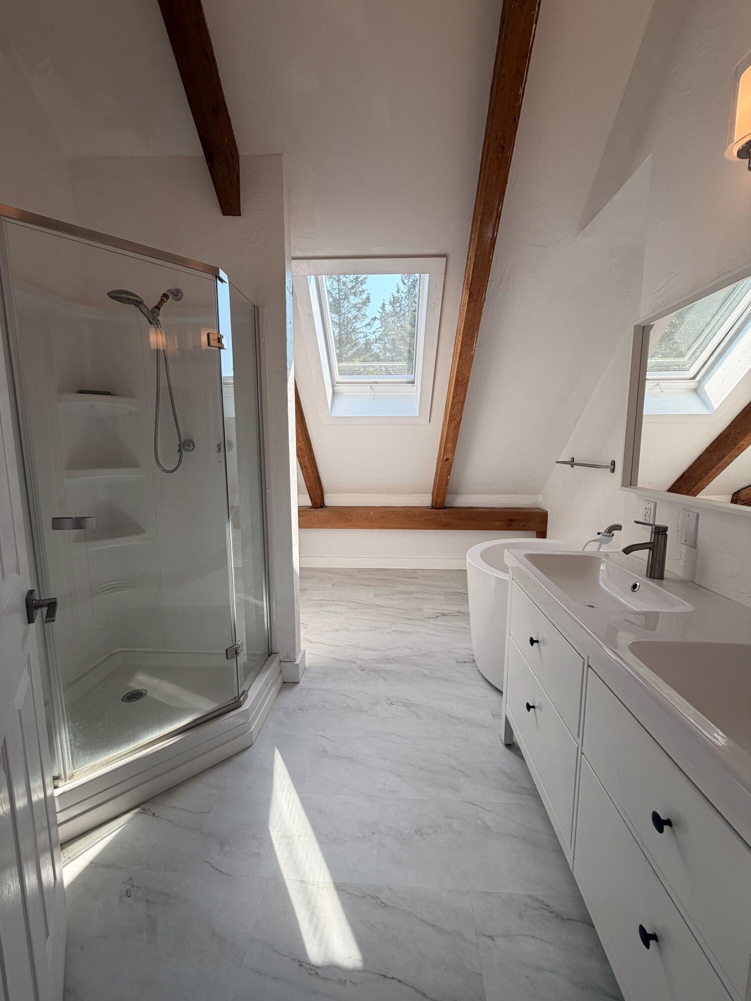 98 Bagaduce Lane, Sedgwick, ME 04676 Second level bath