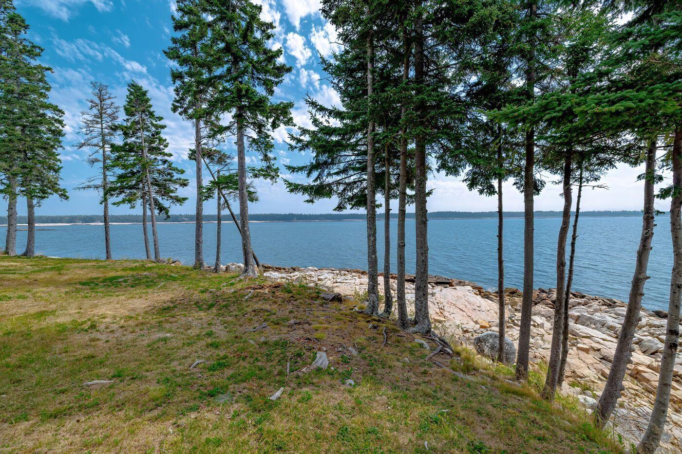 131 Lighthouse Point Road, Gouldsboro, ME, 04607