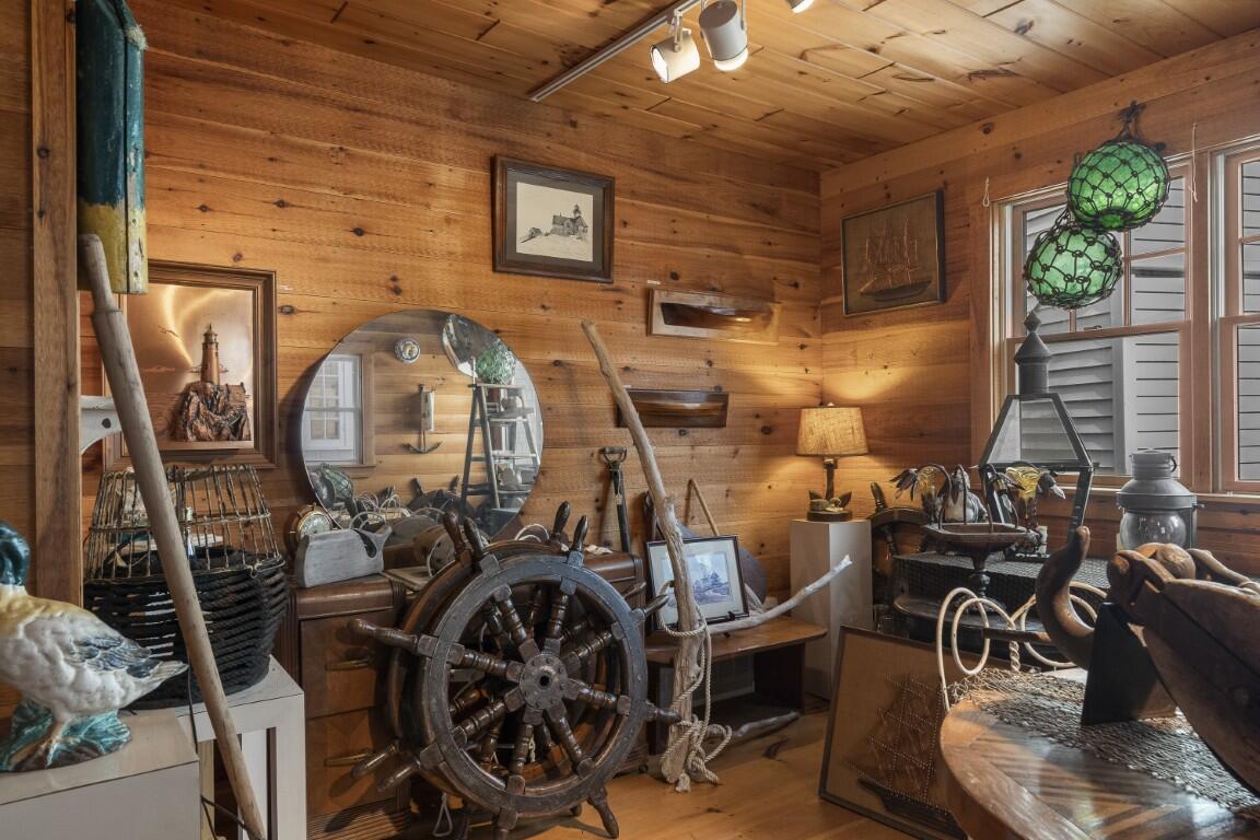 10 Mckown Street, Boothbay Harbor, ME, 04538