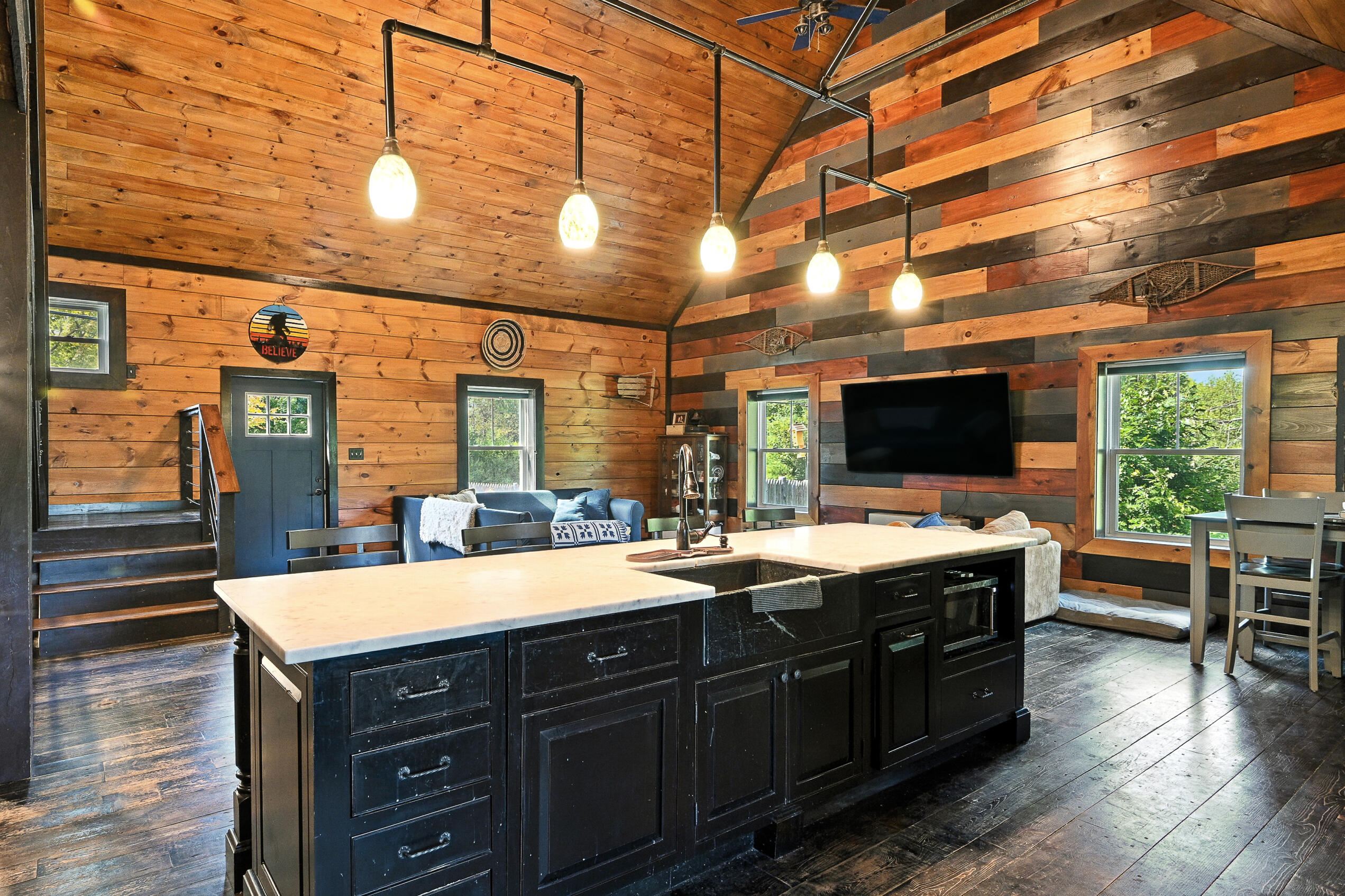 42 East Oxford Road, Paris, ME, 04281