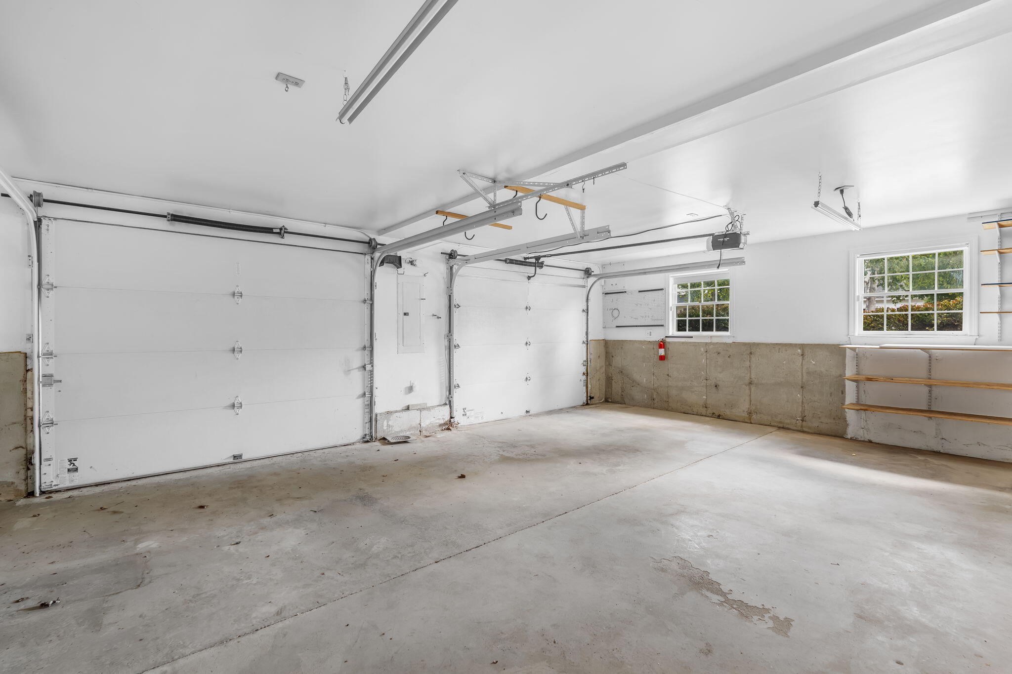 50 Laurel Circle, Bangor, ME 04401 2-car Garage