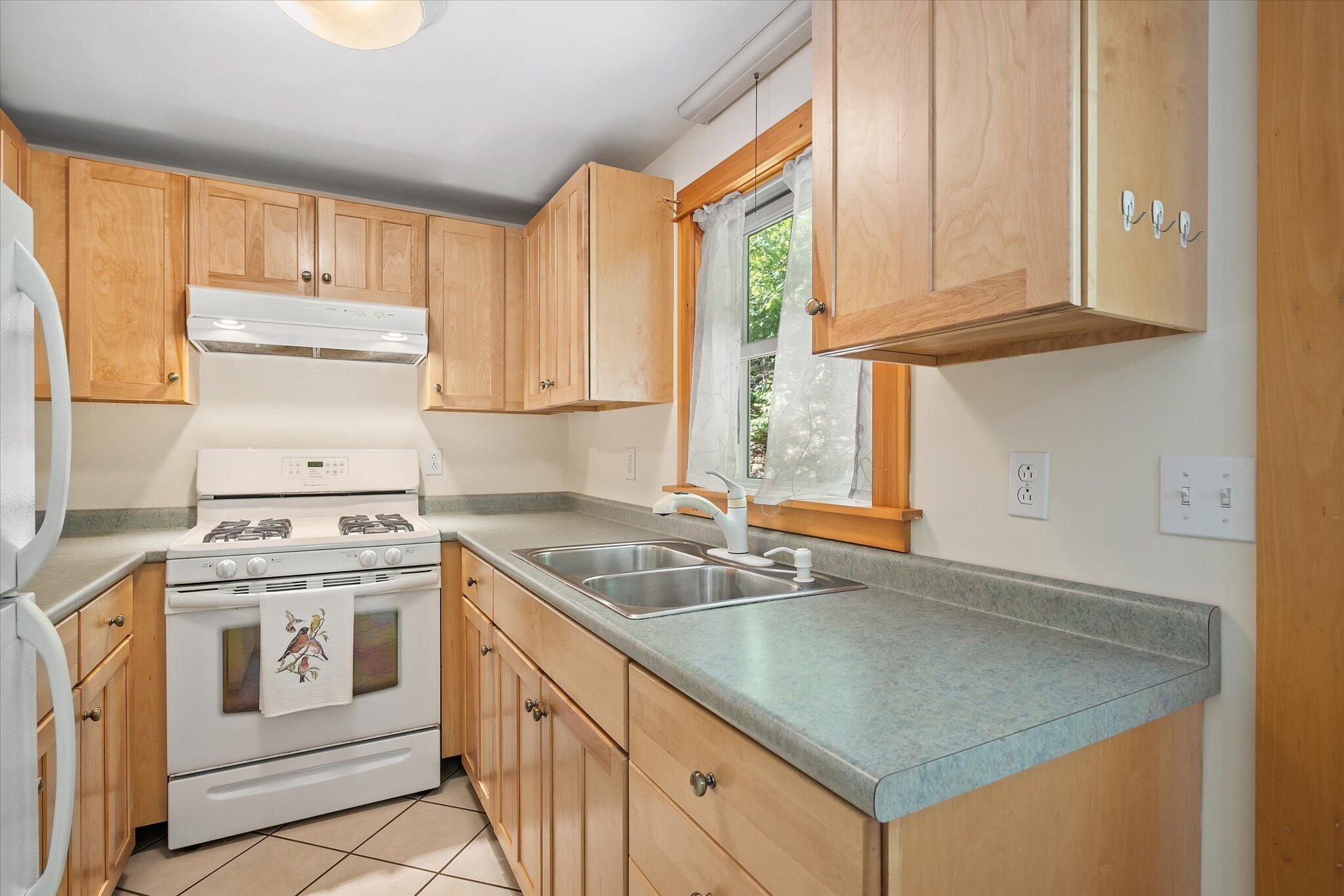 10 Maslow Square UNIT 10, Blue Hill, ME, 04614