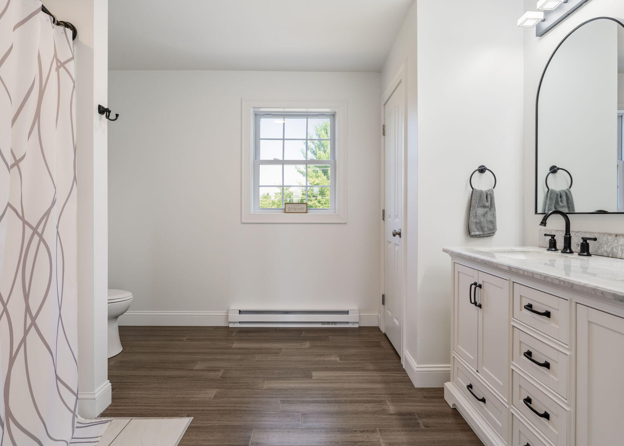 2nd floor Primary en suite bathroom
