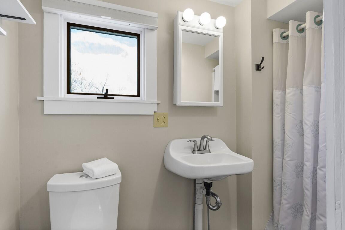 43 Oak Street, Boothbay Harbor, ME, 04538