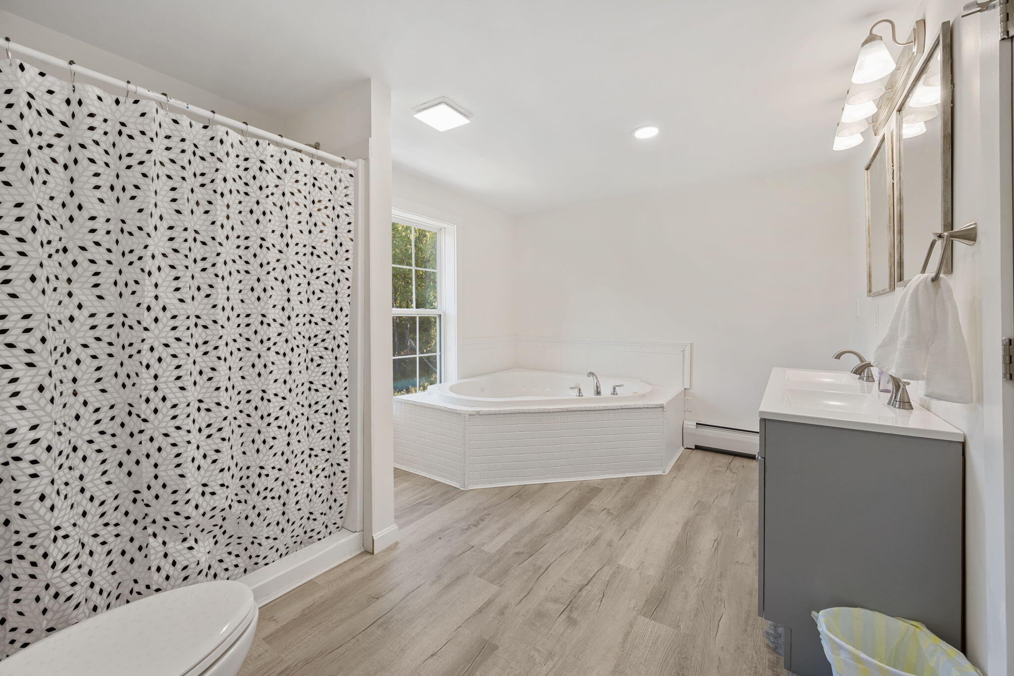 Large Ensuite Bathroom with Separate Tub