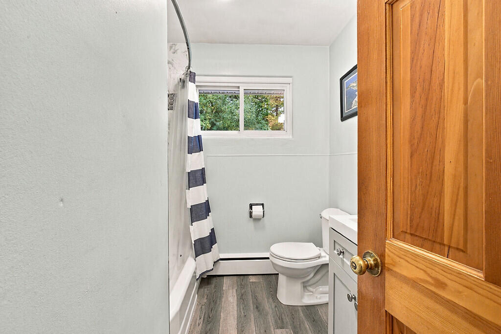 14 Windsor Terrace, Farmingdale, ME 04344 06_BP5A5662_DxO_mls