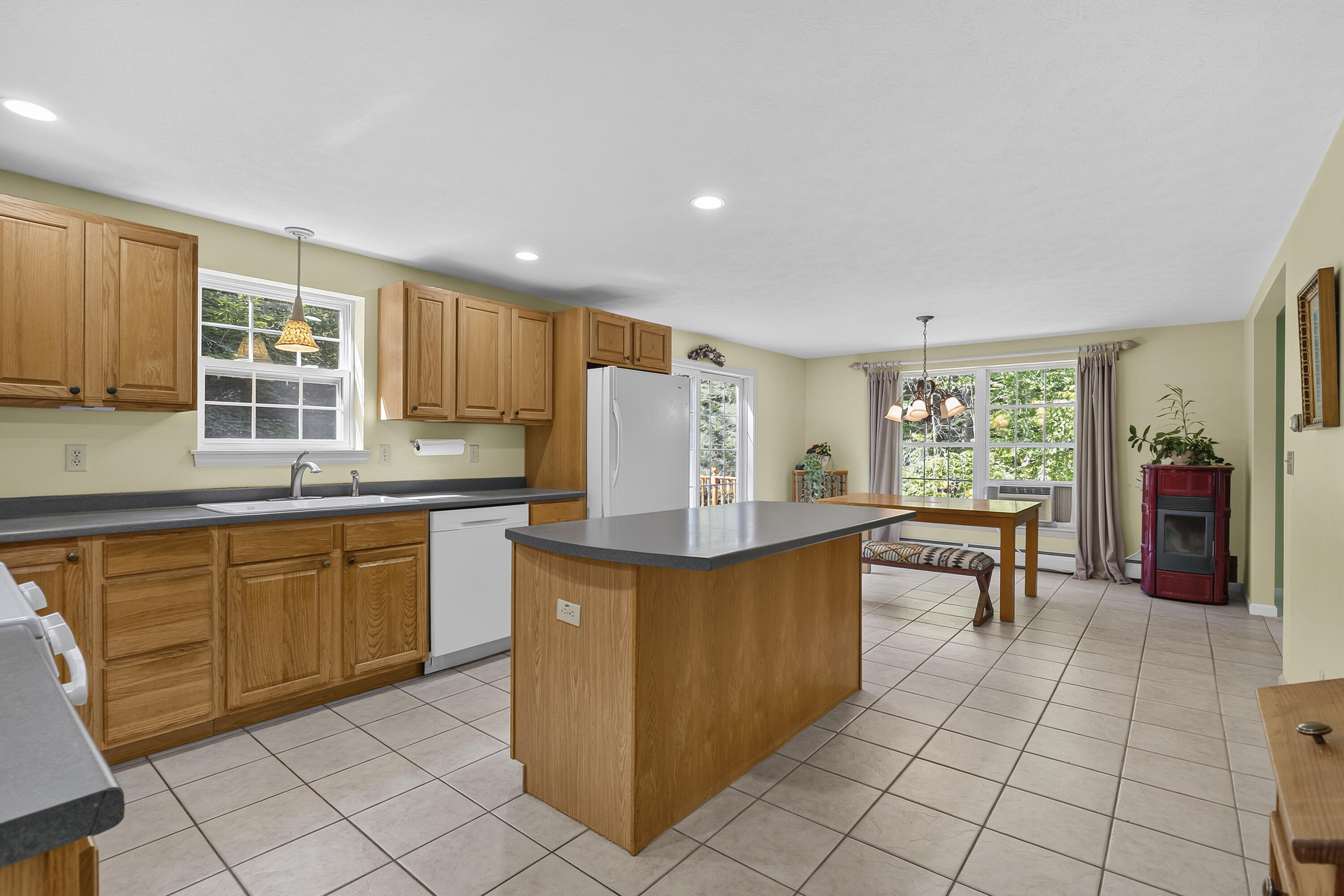 152 Sand Pond Rd, Sanford