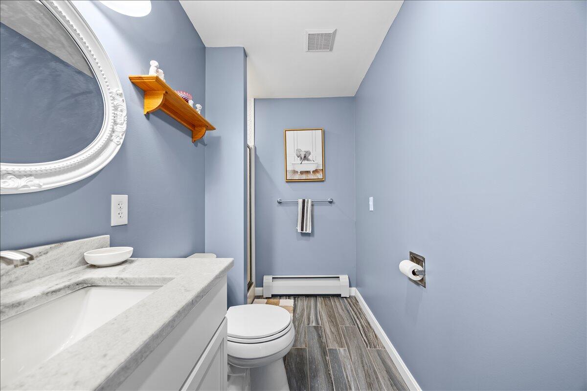 40 Old Neck Road, Scarborough, ME 04074 Main Floor Bathroom