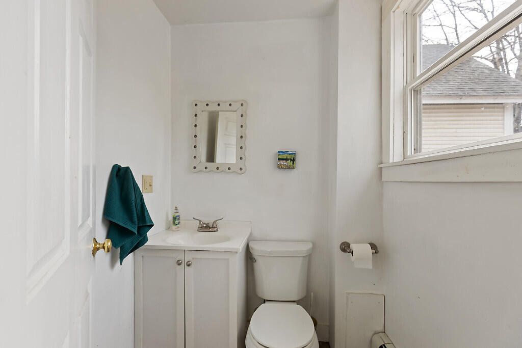 903 Western Avenue, Manchester, ME, 04351