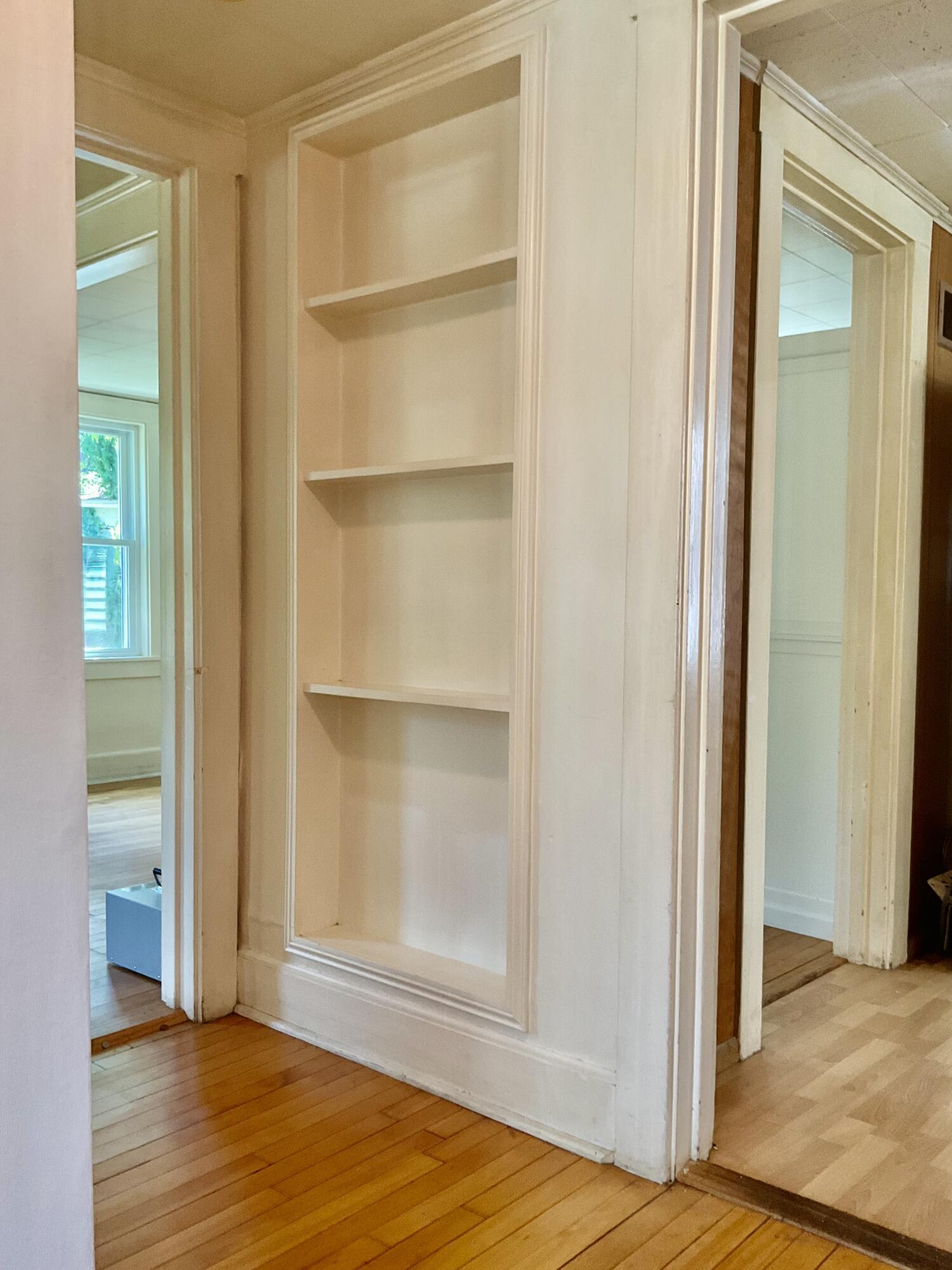 BUILT-IN SHELVES