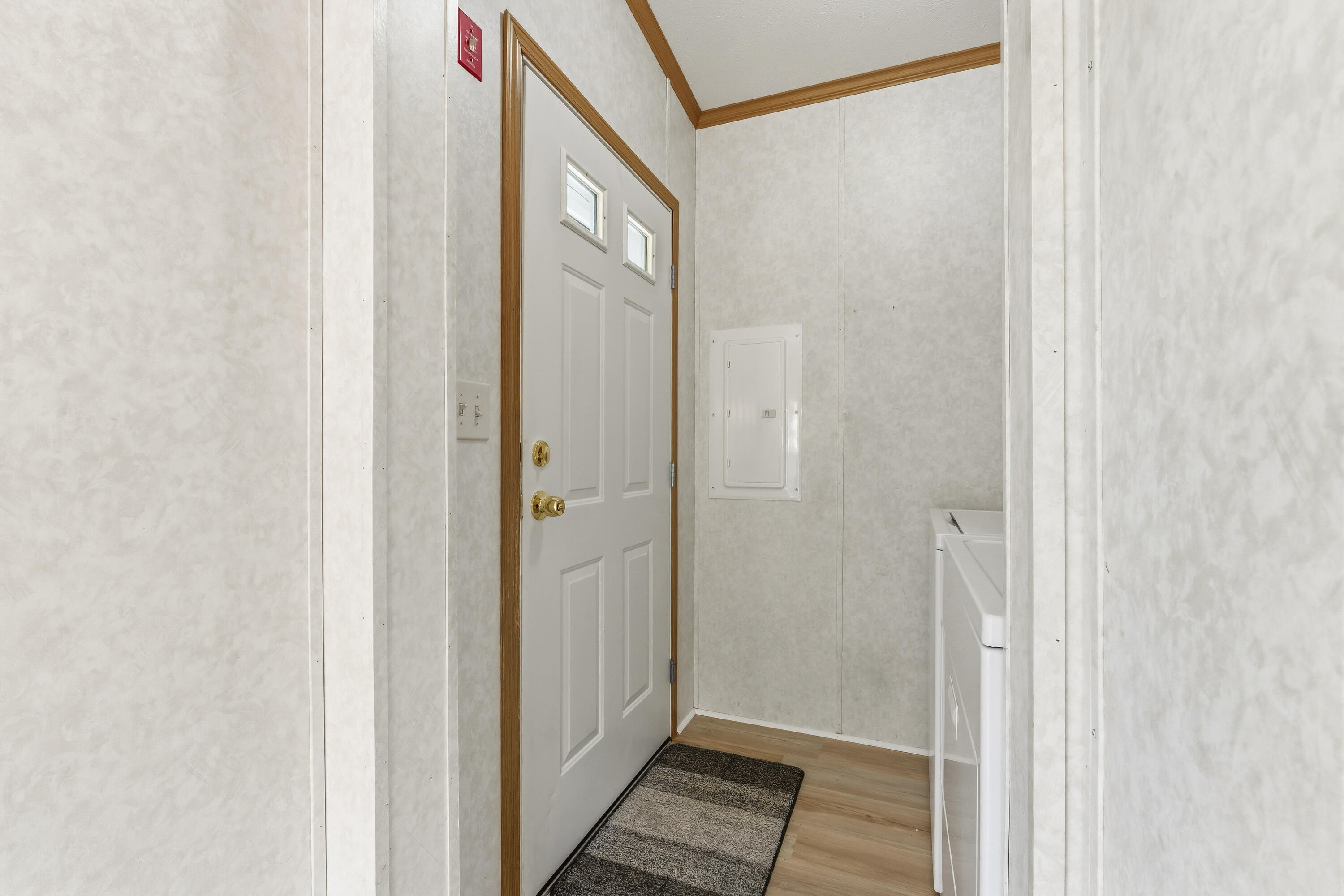 Entry/Laundry Area