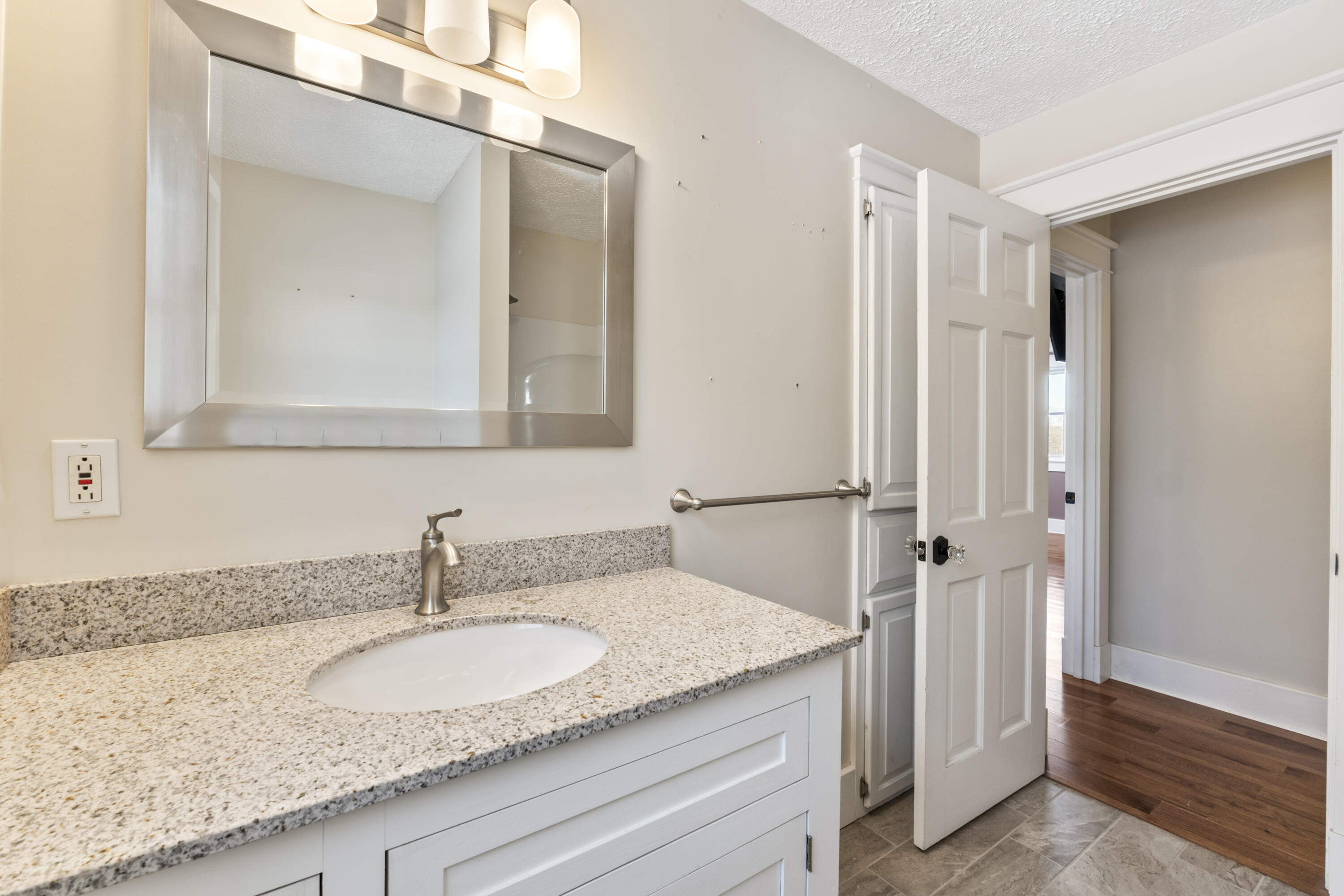 467 Bay Road, Bowdoinham, ME, 04008