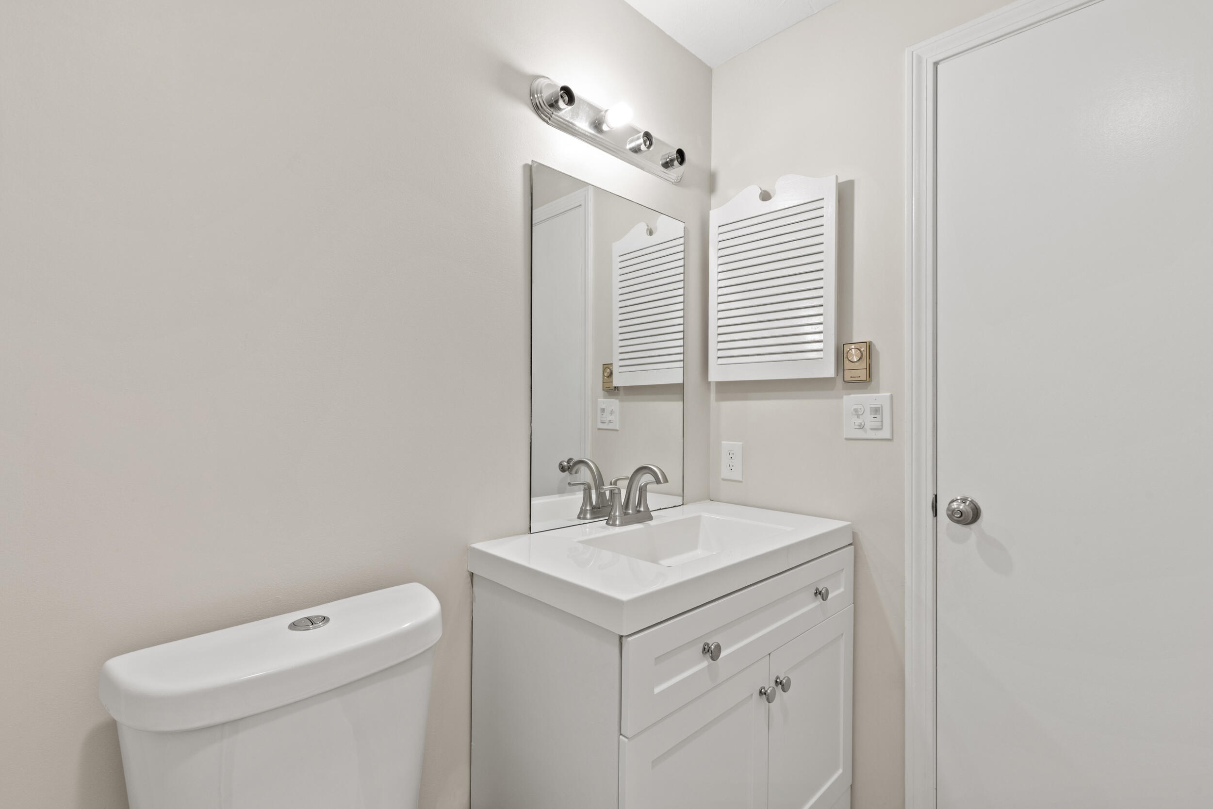 19 Stratton Road, #19, Scarborough, ME 04074 Bathroom #2